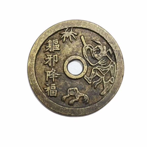 Exorcising evil and bringing good fortune with the Five Venoms pattern on the back