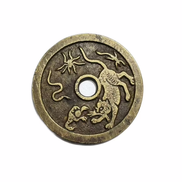 Exorcising evil and bringing good fortune with the Five Venoms pattern on the back